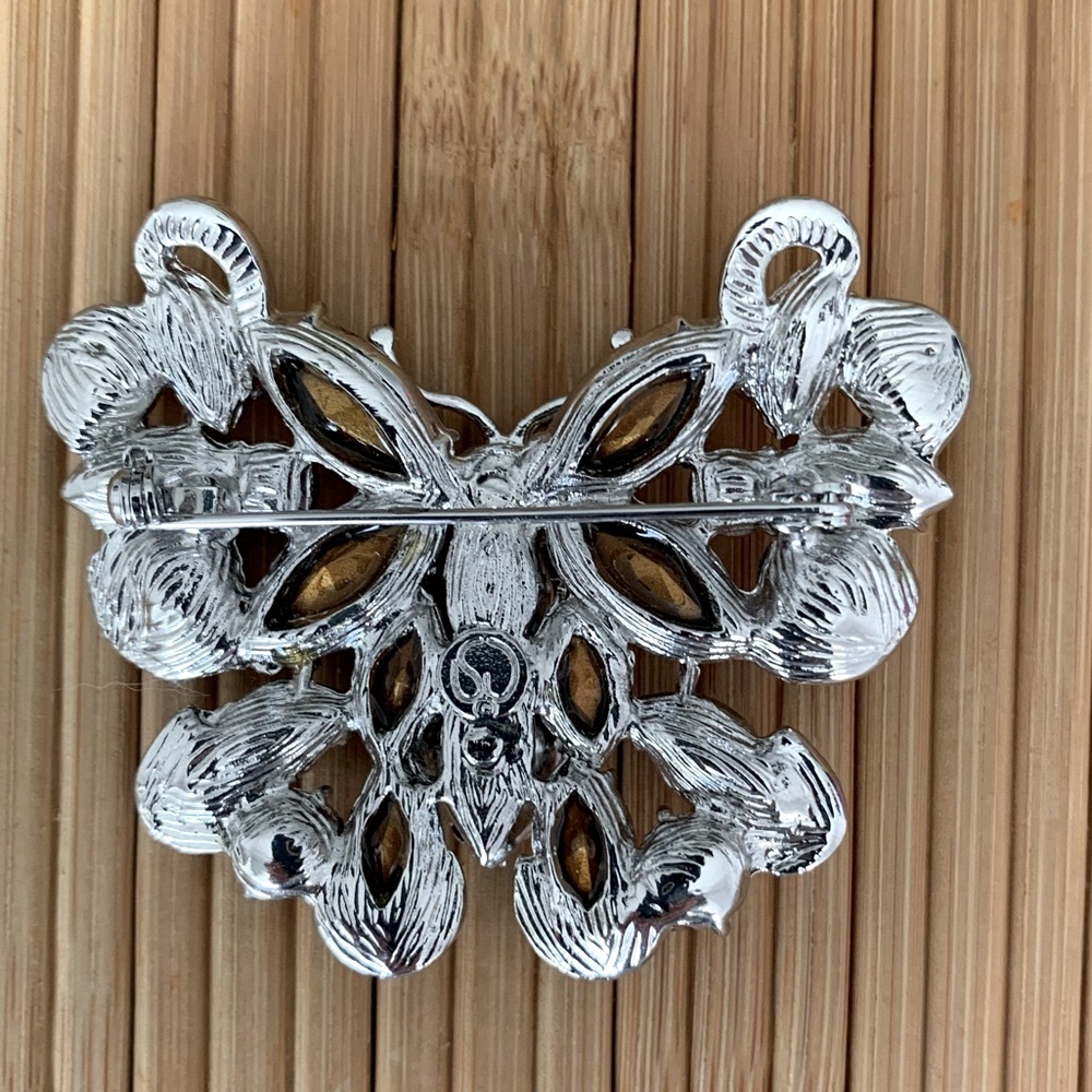 Fashion Butterfly Pin Brooch Silver Tone Clear Glass Rhinestones Costume Jewerly - Picture 3 of 8